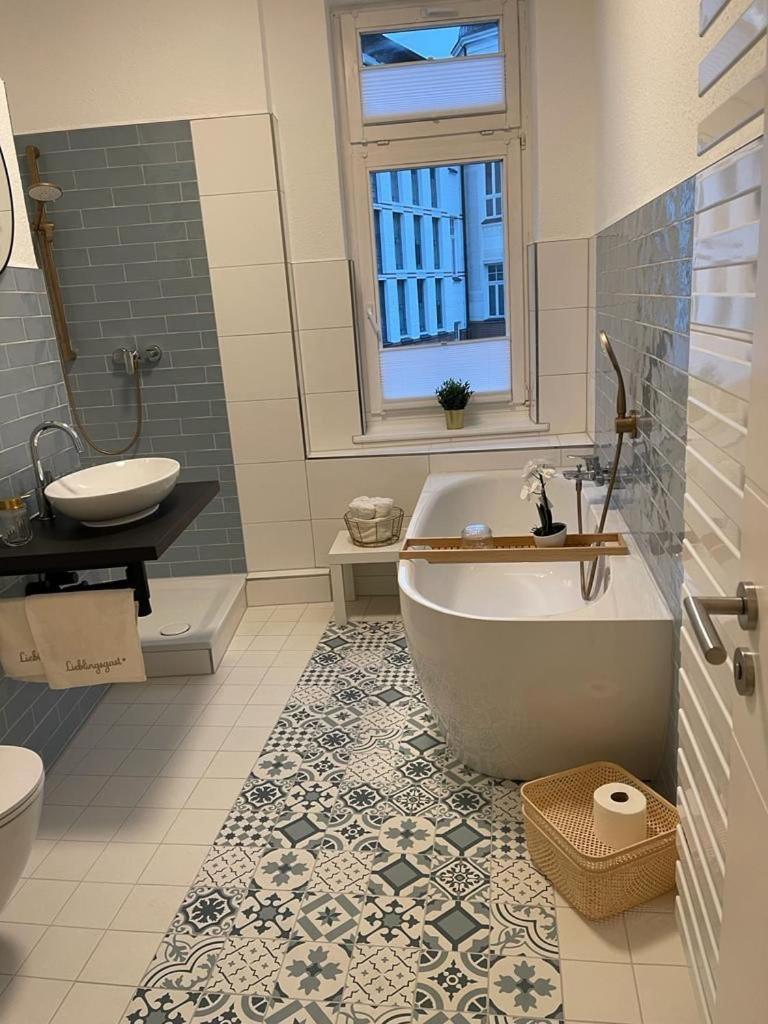 Ferienwohnung „KRABBENNEST“ ruhig zentral mit echtem Jacuzzi-Whirlpool Rostock Exterior foto