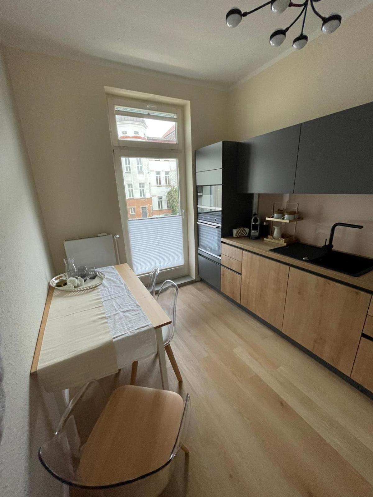 Ferienwohnung „KRABBENNEST“ ruhig zentral mit echtem Jacuzzi-Whirlpool Rostock Exterior foto