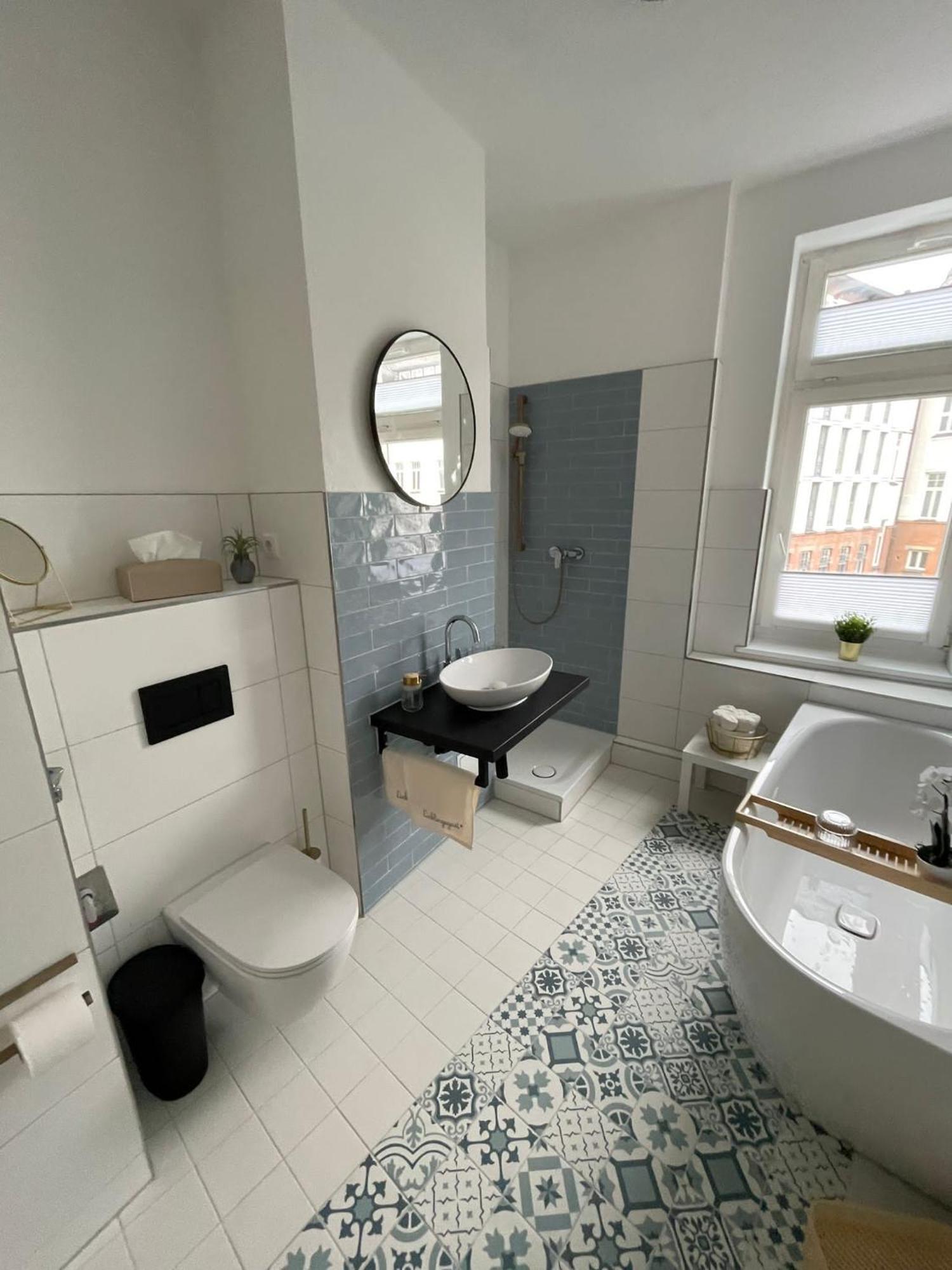 Ferienwohnung „KRABBENNEST“ ruhig zentral mit echtem Jacuzzi-Whirlpool Rostock Exterior foto